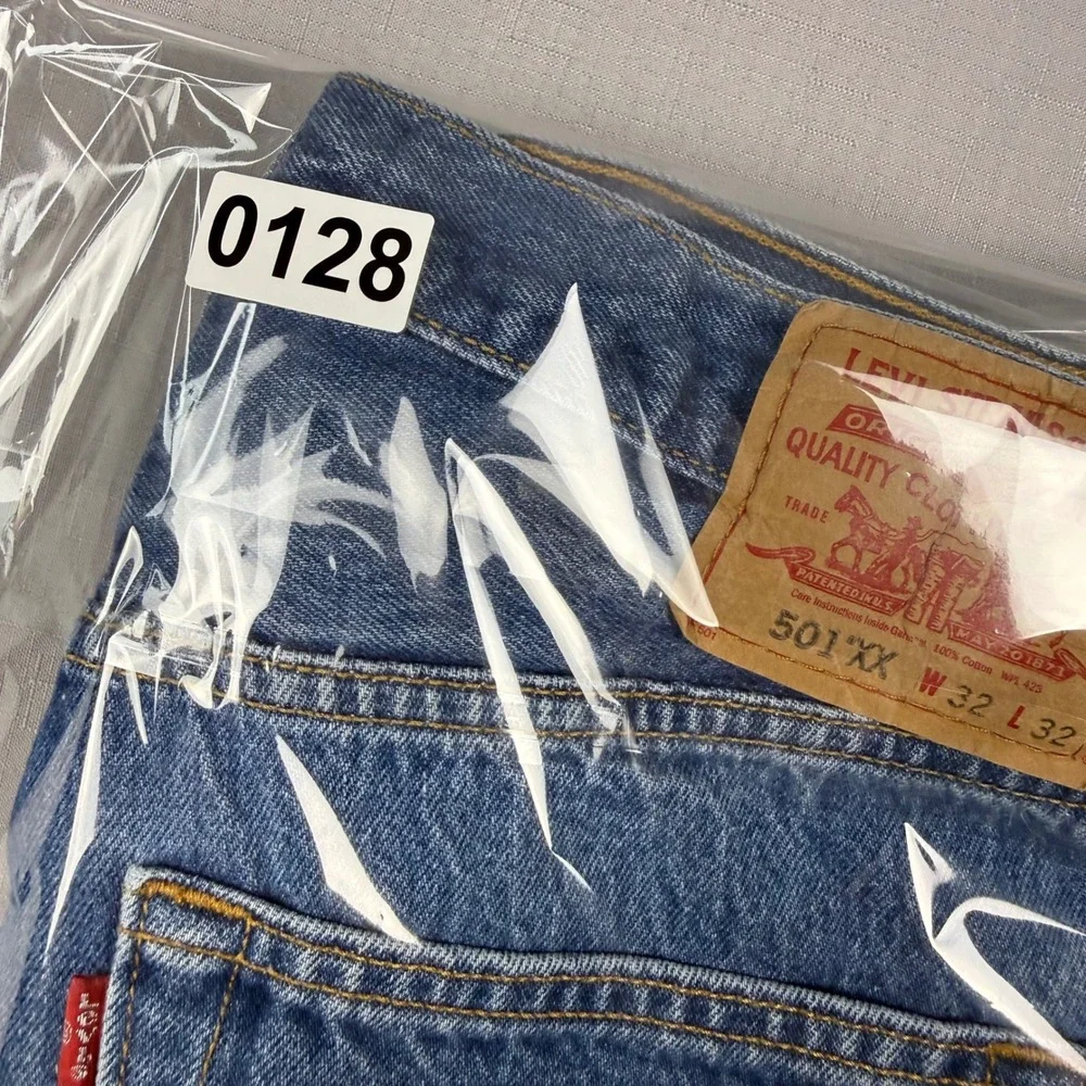 Levis 501 Original Fit Jeans Mens 32x32 Medium Wash Blue Straight Leg Denim